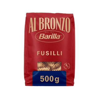 Barilla Al Bronzo Fusilli er italiensk kvalitetspasta med god al dente konsistens og ru bronzeskåret overflade, der holder godt på sauce. Perfekt til pesto, tomatsauce, kødsauce, pastasalat og nem aftensmad. Køb Barilla pasta online til lav pris — blandt de billigste valg til italiensk madlavning. Søgeord: Barilla Al Bronzo, Fusilli pasta, skruepasta, pasta 500 g, italiensk pasta, billigst online, dagligvarer billigst.