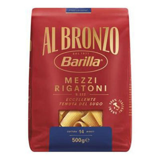 Barilla Al Bronzo Mezzi Rigatoni er italiensk bronzevalset pasta med ru overflade og riller, der holder ekstra godt på sauce. Perfekt til tomatsauce, kødsauce, cremede pastaretter, ovnbagt pasta og nem aftensmad. Køb Barilla Al Bronzo pasta online til lav pris — blandt de billigste valg til italiensk madlavning. Søgeord: Barilla Al Bronzo, Mezzi Rigatoni, pasta 500 g, bronzevalset pasta, italiensk pasta, billigst online, dagligvarer billigst.