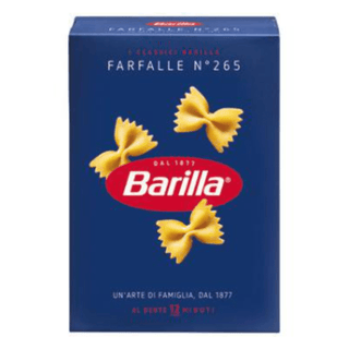 Barilla Farfalle Nr. 265 er italiensk kvalitetspasta formet som små sløjfer, perfekt til pastasalat, pesto, tomatsauce, cremede saucer og nem aftensmad. Køb Barilla pasta online til lav pris — blandt de billigste valg til italiensk madlavning. Søgeord: Barilla Farfalle, farfalle pasta, sløjfepasta, pasta 500 g, italiensk pasta, billigst online, dagligvarer billigst.