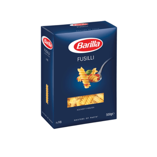 Barilla Fusilli n° 98 500 g klassisk italiensk spiralpasta fremstillet af durumhvede-semolina med perfekt al dente-konsistens. Spiralformen fanger og holder effektivt på saucer som pesto, kødsauce og tomatbaserede retter. Ideel til pastasalat, varme pastaretter og autentiske italienske opskrifter. Kvalitetspasta fra Barilla med stabil struktur under kogning og rig smag i hver spiral. Perfekt valg til dig, der søgeBarilla Fusilli nr. 98 – 500 g klassisk spiralpasta ideel til salater, saucer og hverdagsretter