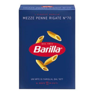Barilla Mezze Penne Rigate Nr. 70 er klassisk italiensk pasta med god al dente konsistens og riller, der holder godt på sauce. Perfekt til tomatsauce, pesto, kødsauce, cremede pastaretter, pastasalat og nem aftensmad. Køb Barilla pasta online til lav pris — blandt de billigste valg til italiensk madlavning. Søgeord: Barilla Mezze Penne Rigate, penne pasta, pasta 500 g, italiensk pasta, billigst online, dagligvarer billigst.