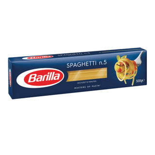 Barilla Spaghetti n° 5 500 g er autentisk italiensk pasta lavet af nøje udvalgt durumhvede-semolina med perfekt kogestabilitet og klassisk al dente konsistens. Den lange, slanke form gør den ideel til carbonara, bolognese, aglio e olio og simple tomatsaucer. Spaghetti n° 5 er en af de mest populære pastatyper og et oplagt valg til både hverdagsmad og ægte italienske retter. Hurtig levering, skarpe priser og æg.Barilla Spaghetti n° 5 – 500 g klassisk italiensk spaghetti til saucer, pastaretter og hverdagsmad