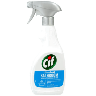 Cif Badeværelsesspray 500 ml til hurtig og effektiv rengøring af badeværelset. Fjerner kalk, sæberester, tandpastapletter og snavs på kun 10 sekunder. Velegnet til fliser, brusekabine, håndvask, armaturer og rustfri stål. Efterlader overflader skinnende rene uden striber. Hurtig levering fra Købogspar..Cif badeværelsesspray 500 ml – sprayflaske til hurtig og effektiv rengøring af bad og fliser