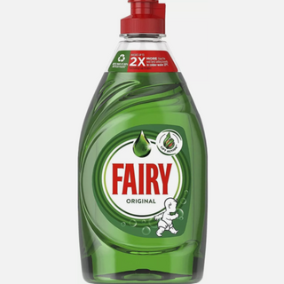 Fairy Washing Up Liquid 320ml Apple.Fairy opvaskemiddel med æbleduft – ultrakoncentreret formel der fjerner fedt hurtigt og giver langvarigt skum.Fairy Original Æble opvaskemiddel – kraftfuld opvaskesæbe med frisk duft og skinnende rene tallerkener.