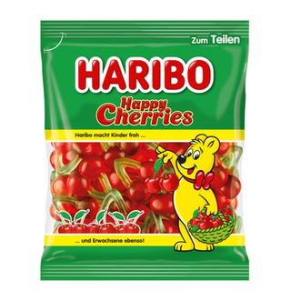 Pose med Haribo Happy Cherries 175 g – ikoniske kirsebærformede frugtgummier med fyldig, autentisk kirsebærsmag. De dobbelte kirsebærstykker har en blød og saftig konsistens samt en legende form, der for mange vækker nostalgiske barndomsminder fra baghaven, træhuset eller mormors have. En sikker favorit blandt alle, der elsker kirsebærslik og klassiske Haribo-produkter. Perfekt til hyggestunder, deling eller som sødt til både børn og voksne. Produktet er på lager og klar til hurtig levering – køb og spar.