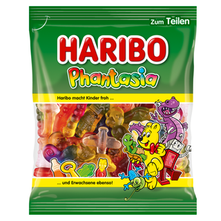 Pose med Haribo Phantasia 200 g – farverig frugtgummi blanding i fantasifulde figurer som dyr, fly, nøgler og andre sjove former. Blød og chewy tekstur med populære frugtsmage, perfekt til både børn og voksne. Ideel som hyggeslik, til deling eller til festlige anledninger. En af de mest elskede Haribo-klassikere med stor variation i både smag og form. Produktet er på lager og klar til hurtig levering – køb og spar hos os.