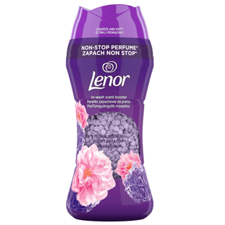 Lenor Floral Bouquet duftperler til vask giver tøjet en intens og langvarig blomsterduft. Duftperlerne tilsættes direkte i vaskemaskinens tromle før vask og er velegnede til tøj, håndklæder og sengetøj, der skal dufte friskt i længere tid.
