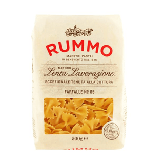 Rummo Farfalle Nr. 85 er italiensk kvalitetspasta med god al dente konsistens, perfekt til pastasalat, pesto, tomatsauce, kylling, grøntsager og hverdagsretter. Køb Rummo pasta online til lav pris — blandt de billigste valg til italiensk madlavning. Søgeord: Rummo Farfalle, Rummo pasta, sløjfepasta, pasta 500 g, italiensk pasta, billigst online, dagligvarer billigst.