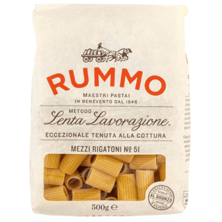 Rummo Mezzi Rigatoni Nr. 51 er italiensk kvalitetspasta med god al dente konsistens, perfekt til tomatsauce, kødsauce, cremede saucer, gratin og hverdagsmad. Køb Rummo pasta online til lav pris — blandt de billigste valg til italiensk madlavning. Søgeord: Rummo Mezzi Rigatoni, rigatoni pasta, pasta 500 g, italiensk pasta, billigst online, dagligvarer billigst.