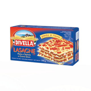 Divella Lasagne er italienske lasagneplader af durumhvede, perfekte til klassisk lasagne, vegetarisk lasagne, kødsauce, bechamelsauce og ovnretter. Køb Divella lasagneplader online til lav pris — blandt de billigste valg til italiensk madlavning. Søgeord: Divella Lasagne, lasagneplader, italiensk pasta, pasta 500 g, lasagne pasta, billigst online, dagligvarer billigst.