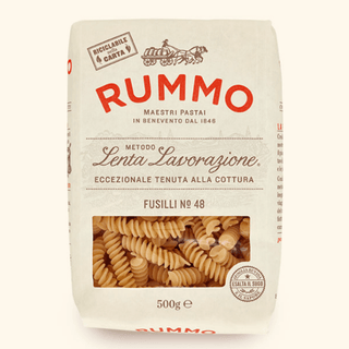 Rummo Fusilli Nr. 48 er italiensk kvalitetspasta med god al dente konsistens, perfekt til pesto, tomatsauce, kødsauce, pastasalat og hverdagsretter. Køb Rummo pasta online til lav pris — blandt de billigste valg til italiensk madlavning. Søgeord: Rummo Fusilli, Rummo pasta, skruepasta, pasta 500 g, italiensk pasta, billigst online, dagligvarer billigst.