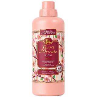 Tesori d'Oriente Ikigai koncentreret skyllemiddel 760 ml med duft af kirsebærblomst og risvand. Rækker til 38 vaske.
